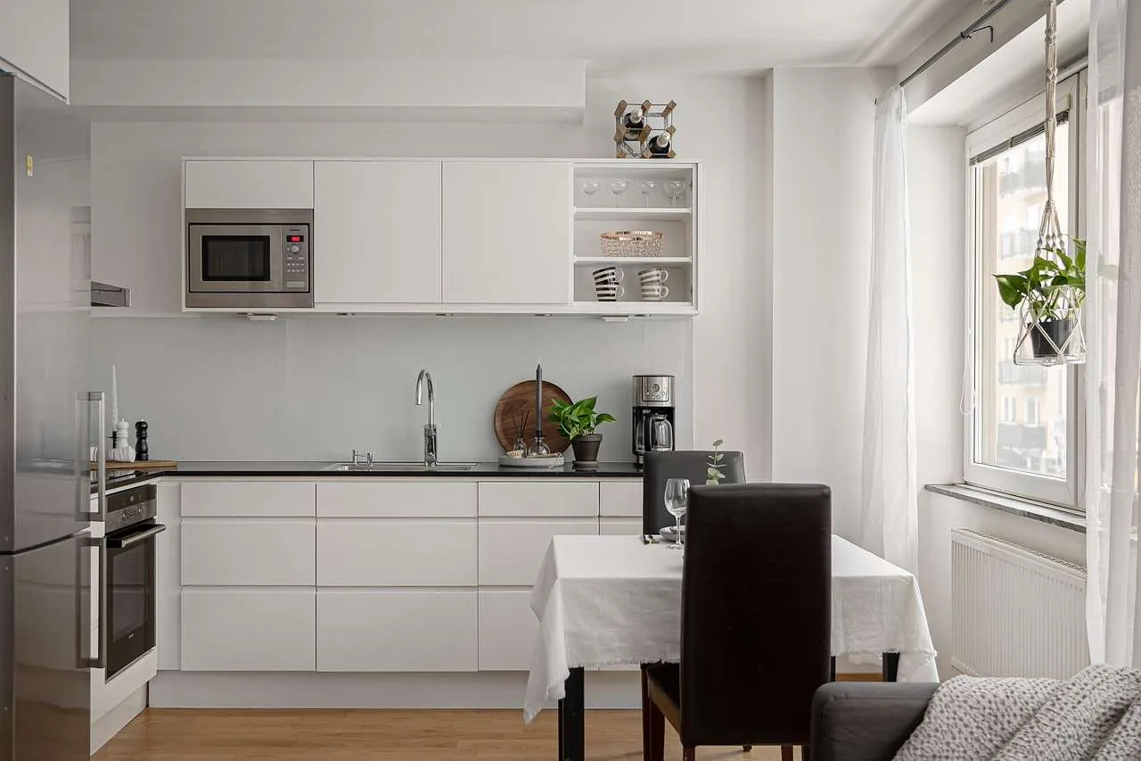 Smart Small Bathroom Ideas: Space-Saving Tips